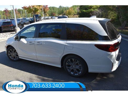 New 2026 Honda Odyssey Touring image 7