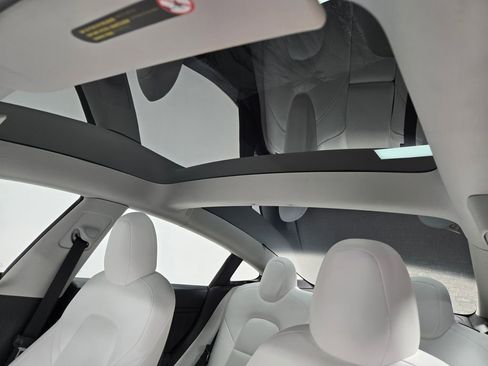 Used 2023 Tesla Model 3 Performance image 9