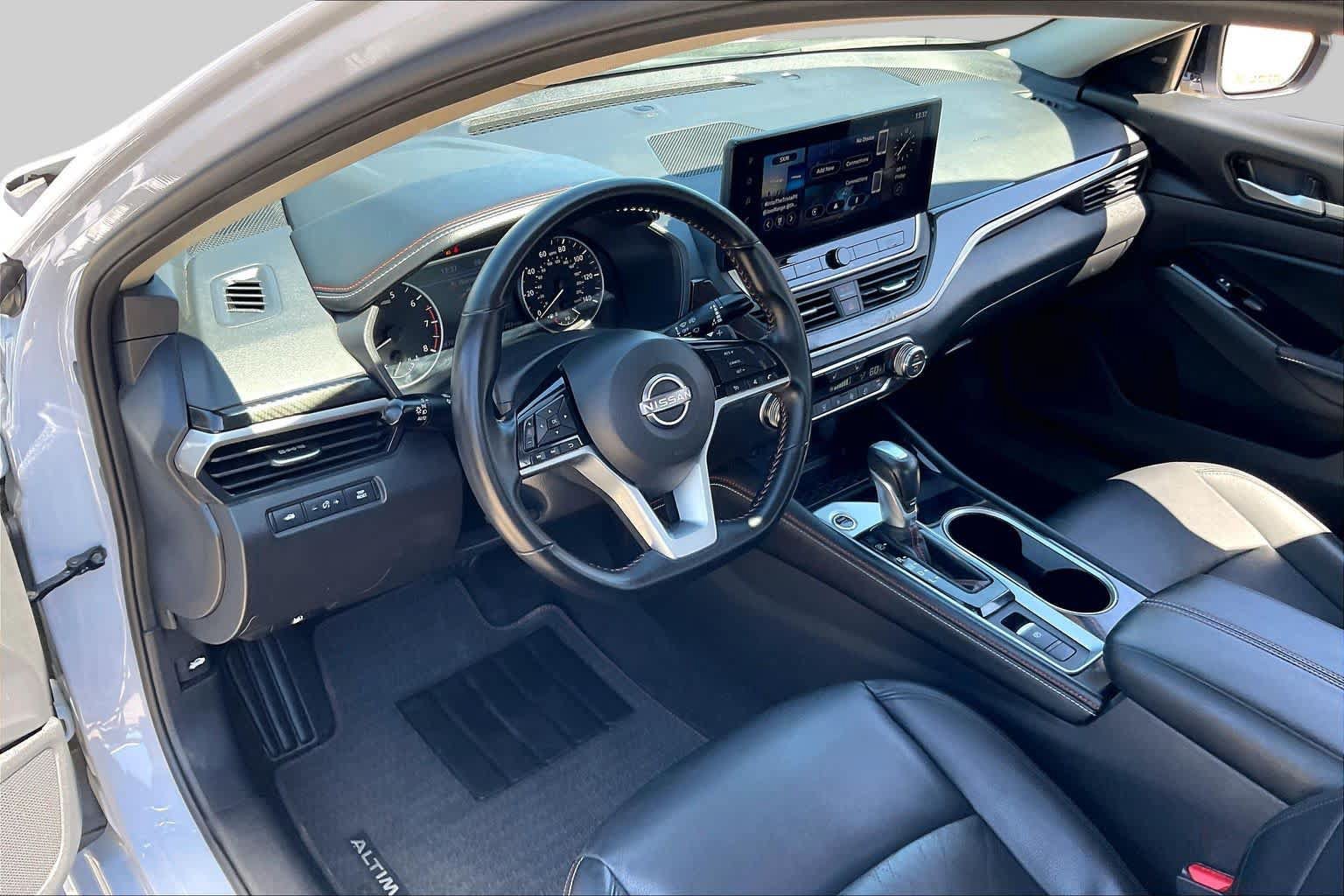 Used 2025 Nissan Altima 2.5 SR w/ SR Premium Package AWD/4WD image 17