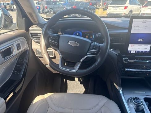 Used 2022 Ford Explorer Platinum w/ Equipment Group 601A AWD/4WD image 13
