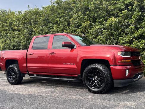 Used 2018 Chevrolet Silverado 1500 LT w/ All Star Edition image 10