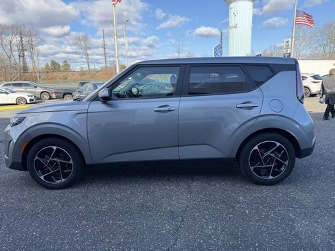 Used 2023 Kia Soul EX image 2