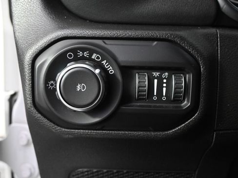Used 2019 Jeep Wrangler Unlimited Sahara AWD/4WD image 24
