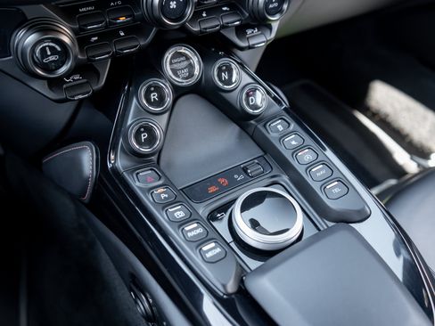 Used 2023 Aston Martin V8 Vantage Roadster RWD image 22