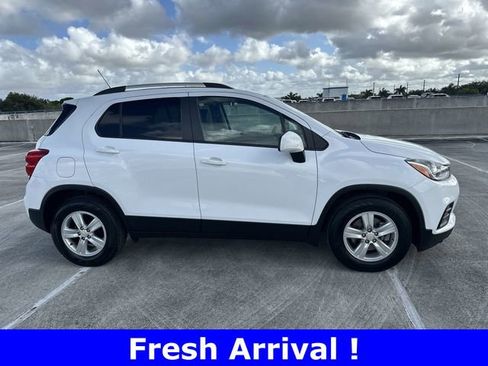 Used 2022 Chevrolet Trax LT w/ LT Convenience Package image 40