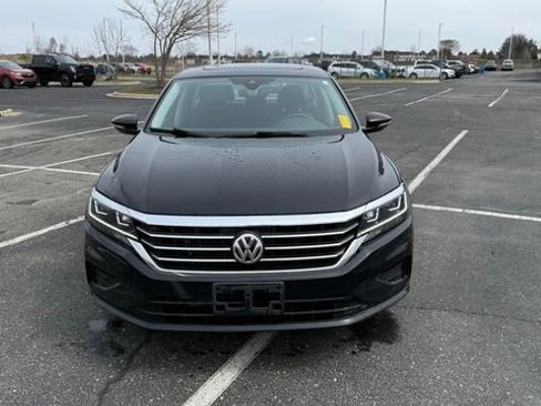 Used 2022 Volkswagen Passat 2.0T image 9