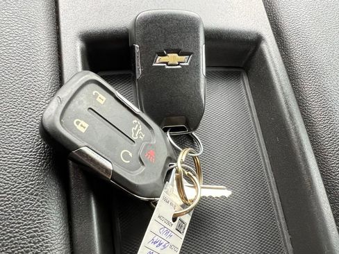 Used 2021 Chevrolet Silverado 1500 LT AWD/4WD image 36