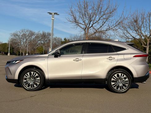 Used 2021 Toyota Venza Limited image 7