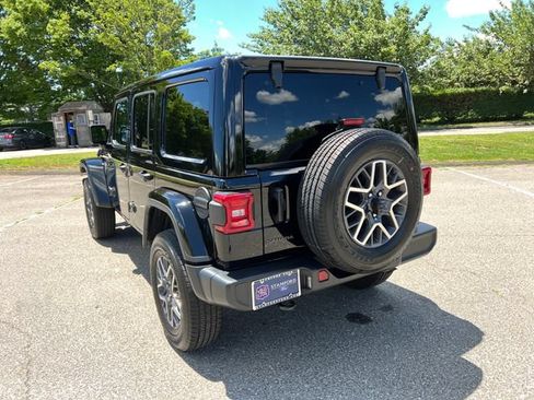 Used 2025 Jeep Wrangler Unlimited Sahara AWD/4WD image 8