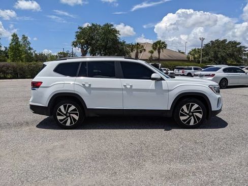 Used 2024 Volkswagen Atlas SE FWD image 3