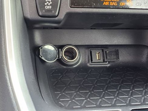 Used 2020 Toyota RAV4 XLE Premium image 21