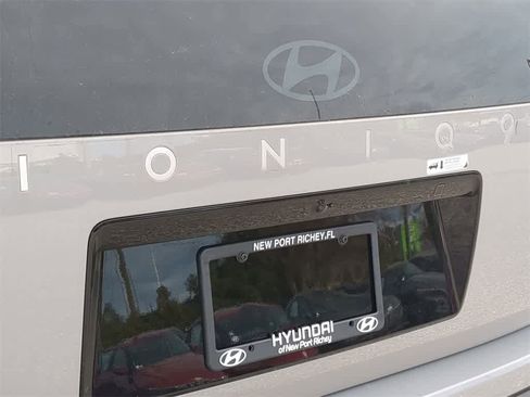 New 2026 Hyundai Ioniq 9 SE image 12