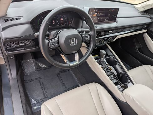 Used 2024 Honda Accord Touring image 10