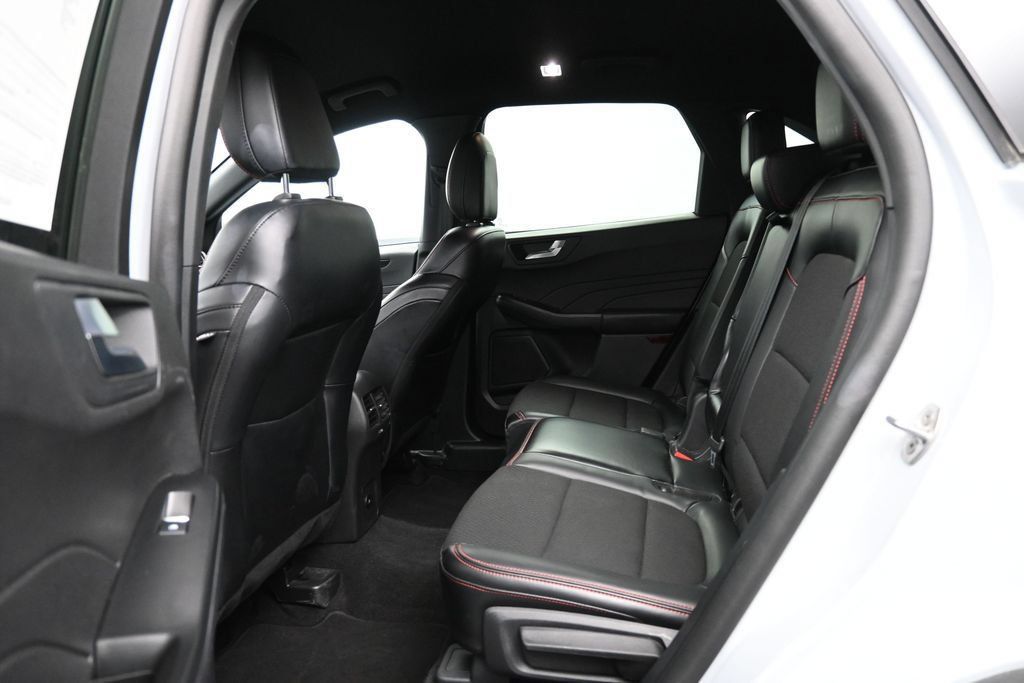 Used 2025 Ford Escape ST-Line Select AWD/4WD image 26