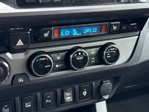 Used 2016 Toyota Tacoma TRD Sport image 22