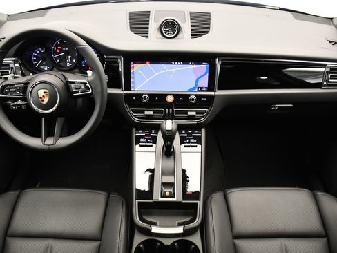 Used 2025 Porsche Macan image 23
