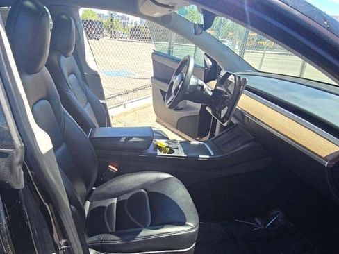 Used 2022 Tesla Model Y Long Range AWD/4WD image 3