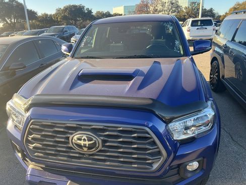 Used 2022 Toyota Tacoma TRD Sport V6 image 2