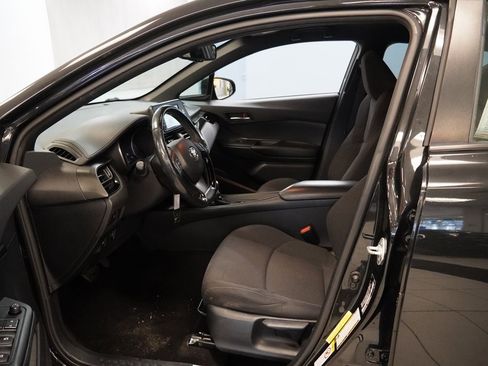 Used 2018 Toyota C-HR XLE image 4