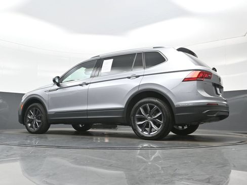 Used 2022 Volkswagen Tiguan SE AWD/4WD image 28