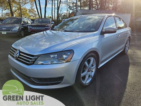 Used 2013 Volkswagen Passat 2.5 S image 1