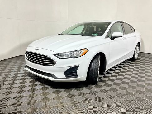 Used 2020 Ford Fusion SE image 8