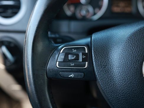 Used 2016 Volkswagen Tiguan S image 24