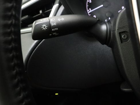 Used 2025 Toyota Corolla Cross LE image 24