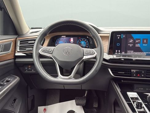 Used 2024 Volkswagen Atlas SE image 9