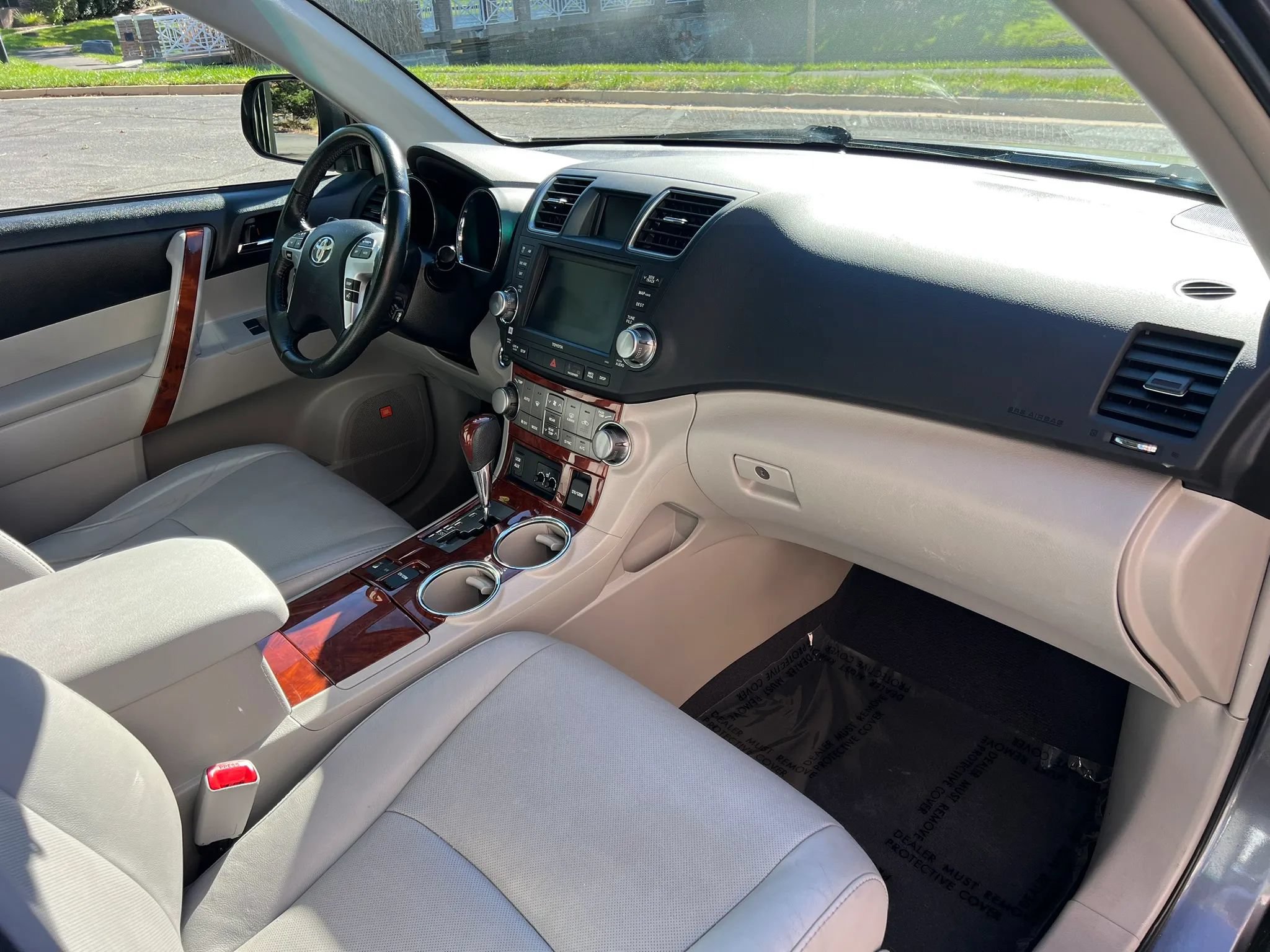Used 2012 Toyota Highlander Limited w/ Tow Pkg AWD/4WD image 17