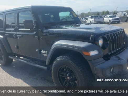 Used 2018 Jeep Wrangler Unlimited Sport S AWD/4WD image 3