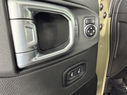 Used 2025 Jeep Wrangler Rubicon image 26