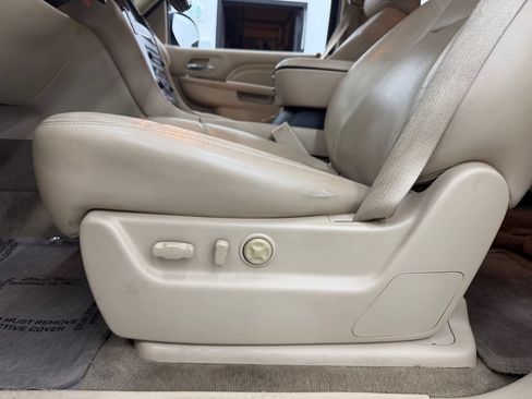 Used 2013 Cadillac Escalade Luxury AWD/4WD image 44