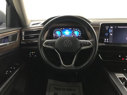 Used 2025 Volkswagen Atlas SE FWD image 18