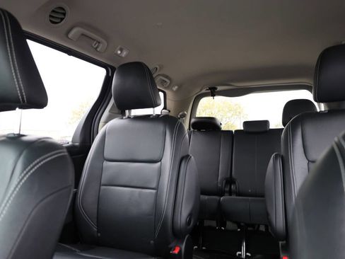 Used 2019 Toyota Sienna SE image 16