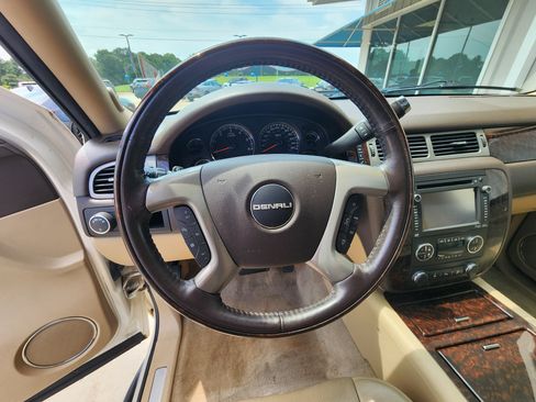 Used 2013 GMC Yukon XL Denali AWD/4WD image 21