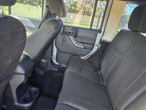 Used 2015 Jeep Wrangler Unlimited Sport w/ Connectivity Group AWD/4WD image 13