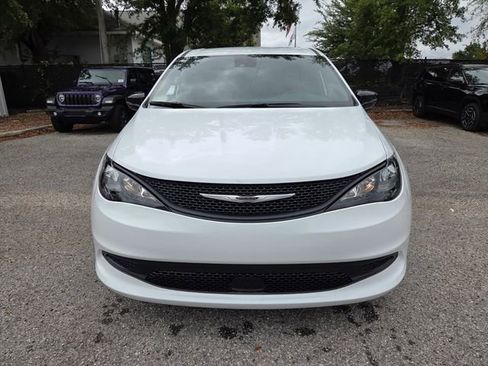 New 2026 Chrysler Voyager LX image 18