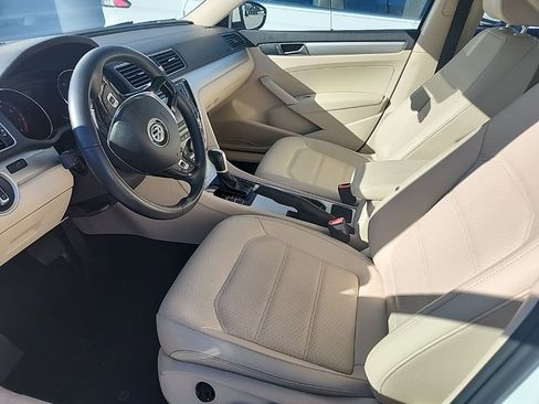 Used 2019 Volkswagen Passat 2.0T Wolfsburg image 8