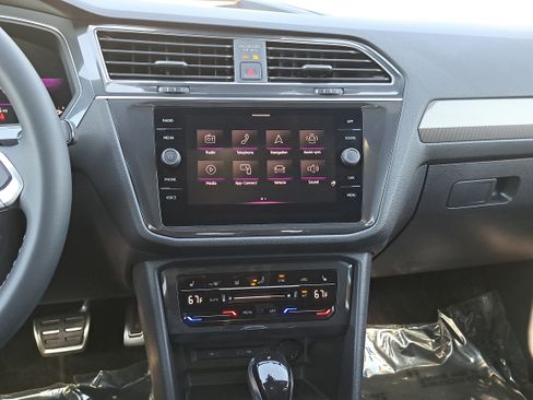 Used 2023 Volkswagen Tiguan SE R-Line FWD image 20