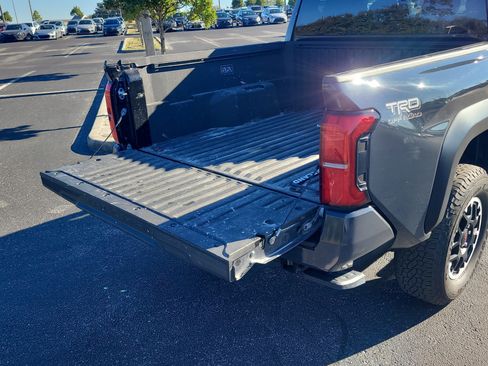 Certified 2025 Toyota Tacoma TRD Off-Road image 12