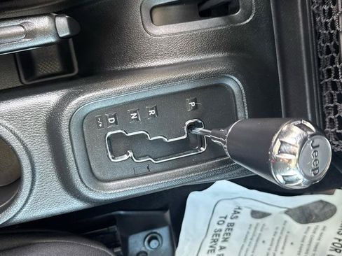 Used 2018 Jeep Wrangler Unlimited Sport AWD/4WD image 38