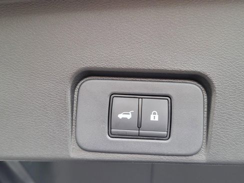 Used 2024 Nissan Rogue SV image 5