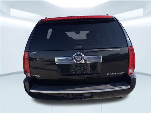 Used 2011 Cadillac Escalade ESV Premium image 7