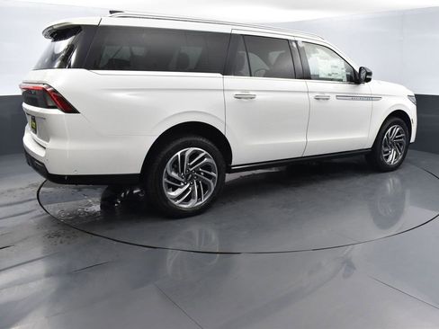 New 2025 Lincoln Navigator L Reserve image 4
