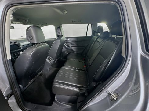 Used 2024 Volkswagen Tiguan SE image 28