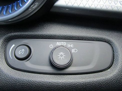 Certified 2025 Chevrolet Trax LT w/ LT Convenience Package image 8