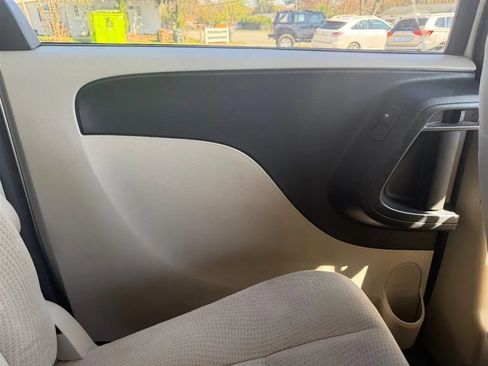 Used 2016 Dodge Grand Caravan SXT w/ UConnect Hands-Free Group FWD image 23