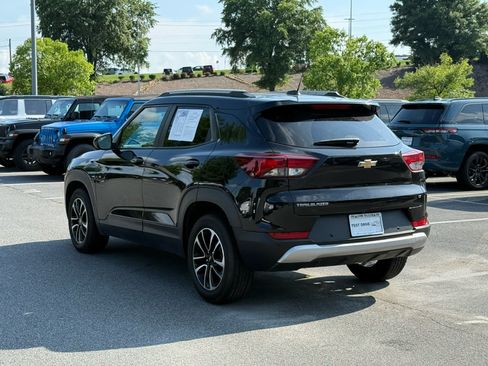 Used 2024 Chevrolet TrailBlazer LT w/ Driver Confidence Package FWD image 3
