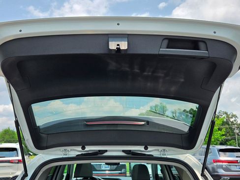 Certified 2022 Volkswagen Taos SE w/ Panoramic Sunroof Package AWD/4WD image 66